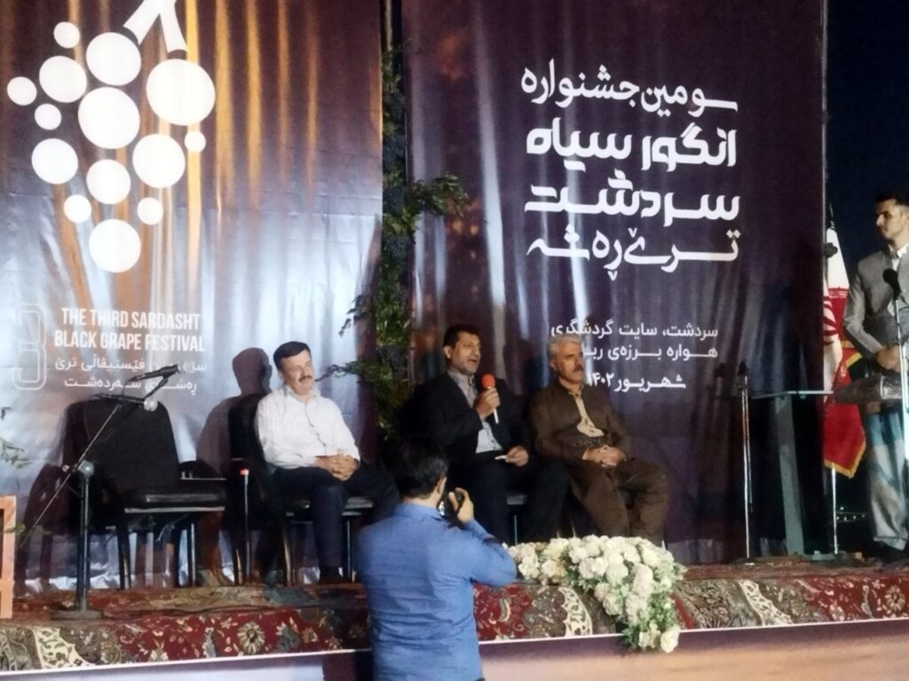 نطق شهبازی، رئیس سازمان جهاد کشاورزی آذربایجان غربی در حاشیه برگزاری جشنواره انگور سیاه سردشت