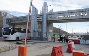 اعتراض تجار و شهروندان ایرانی به برخوردهای نامناسب در مرز سرو اعتراض تجار و شهروندان ایرانی به برخوردهای نامناسب در مرز سرو